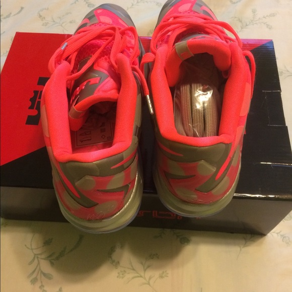 LeBron XI 11 Low Le Maison Du Collection - Picture 2 of 7